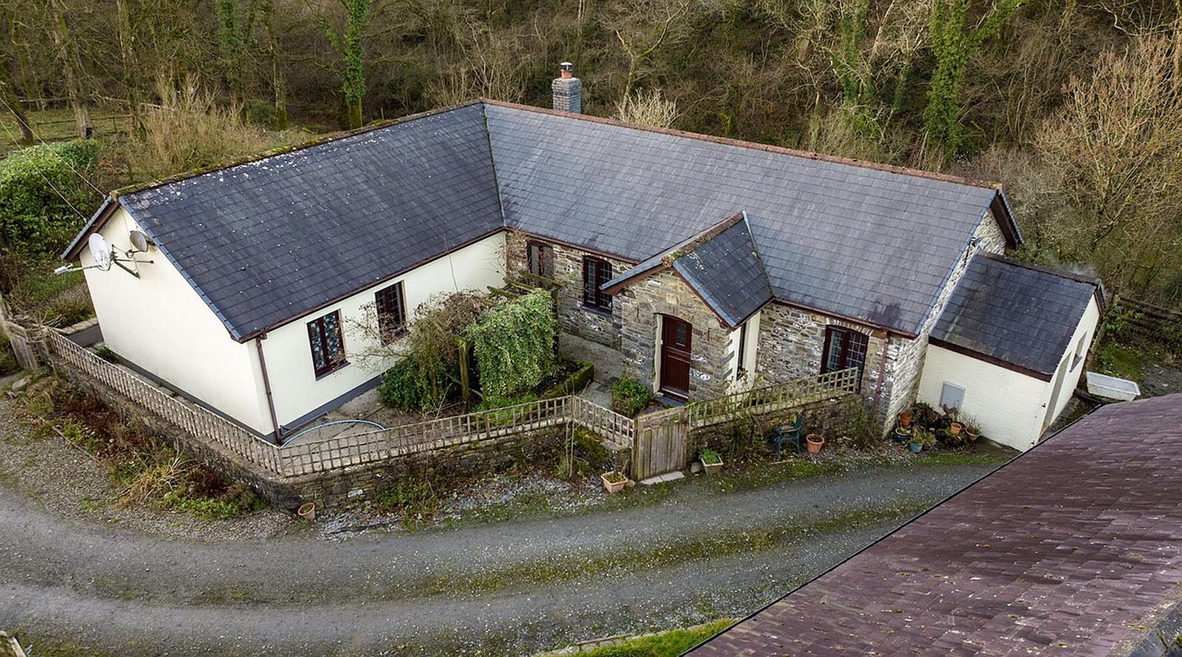 Dihewyd CEREDIGION